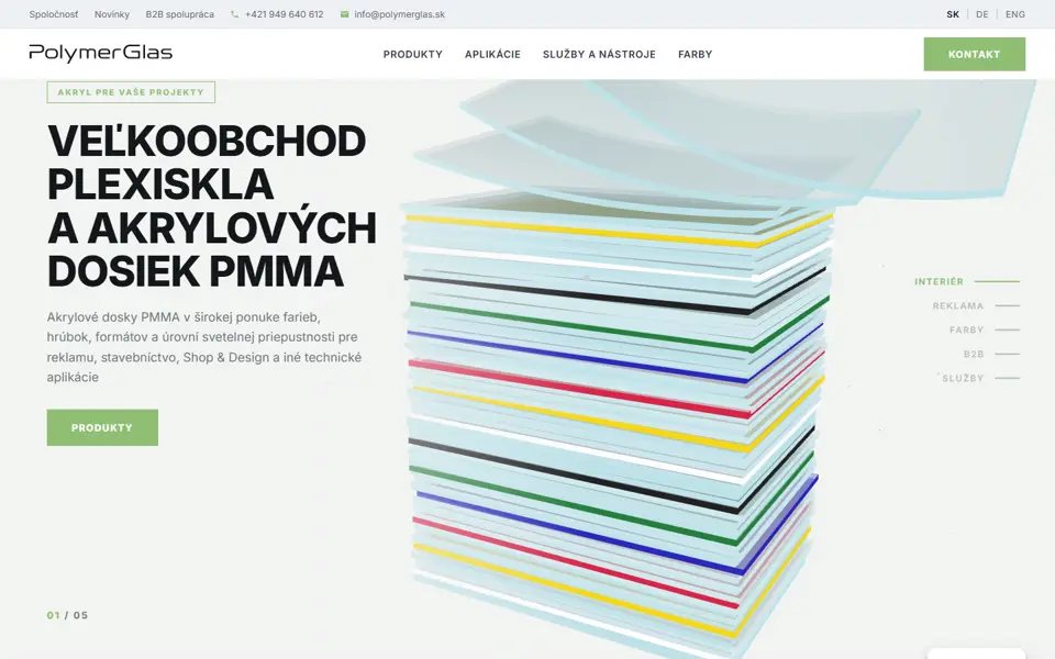 Úvodná stránka polymerglas.sk s 3D kopou akrylových dosiek